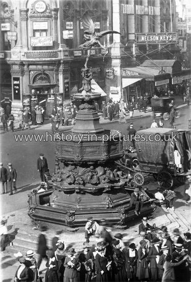 Street Scenes - Great Britain - England - London - Central London ...